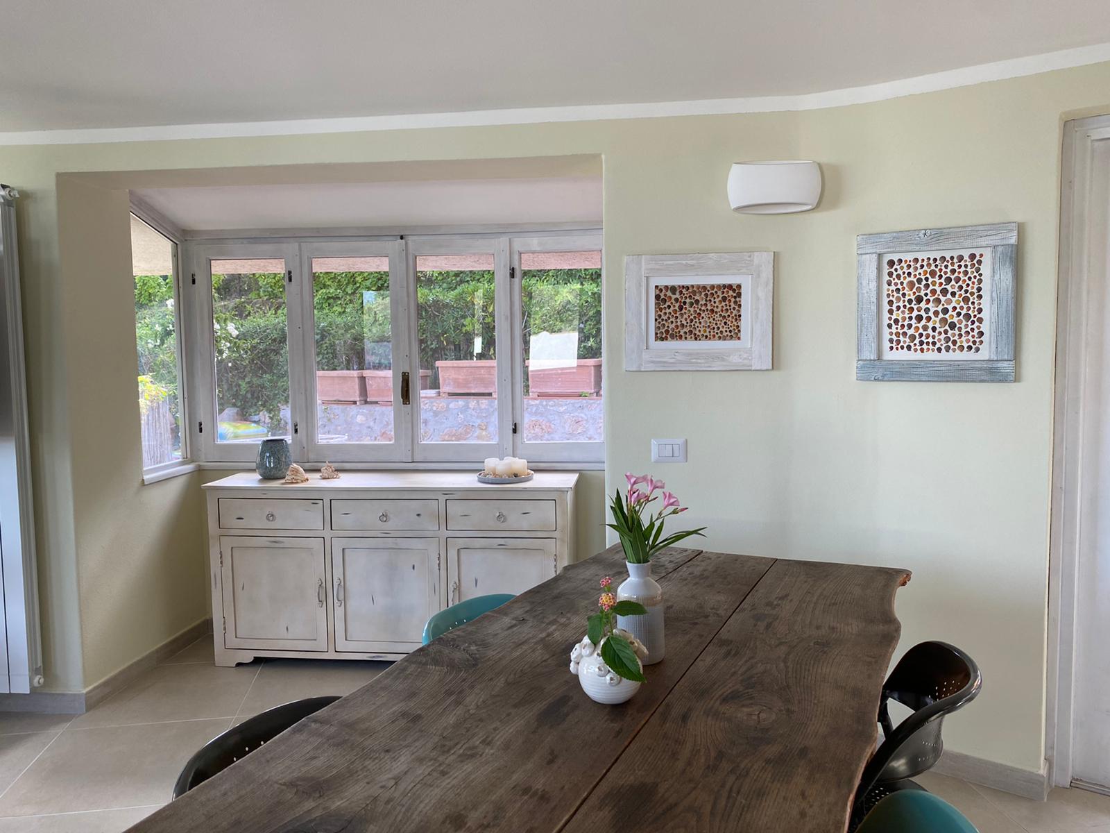 Living room at Casa Gelsomino Tuscany villa with linen sofas and terracotta floors